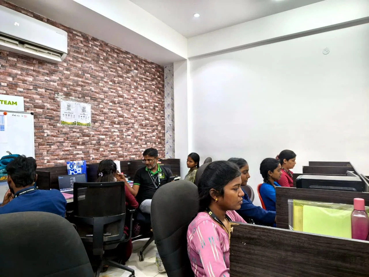 IGO office manager
